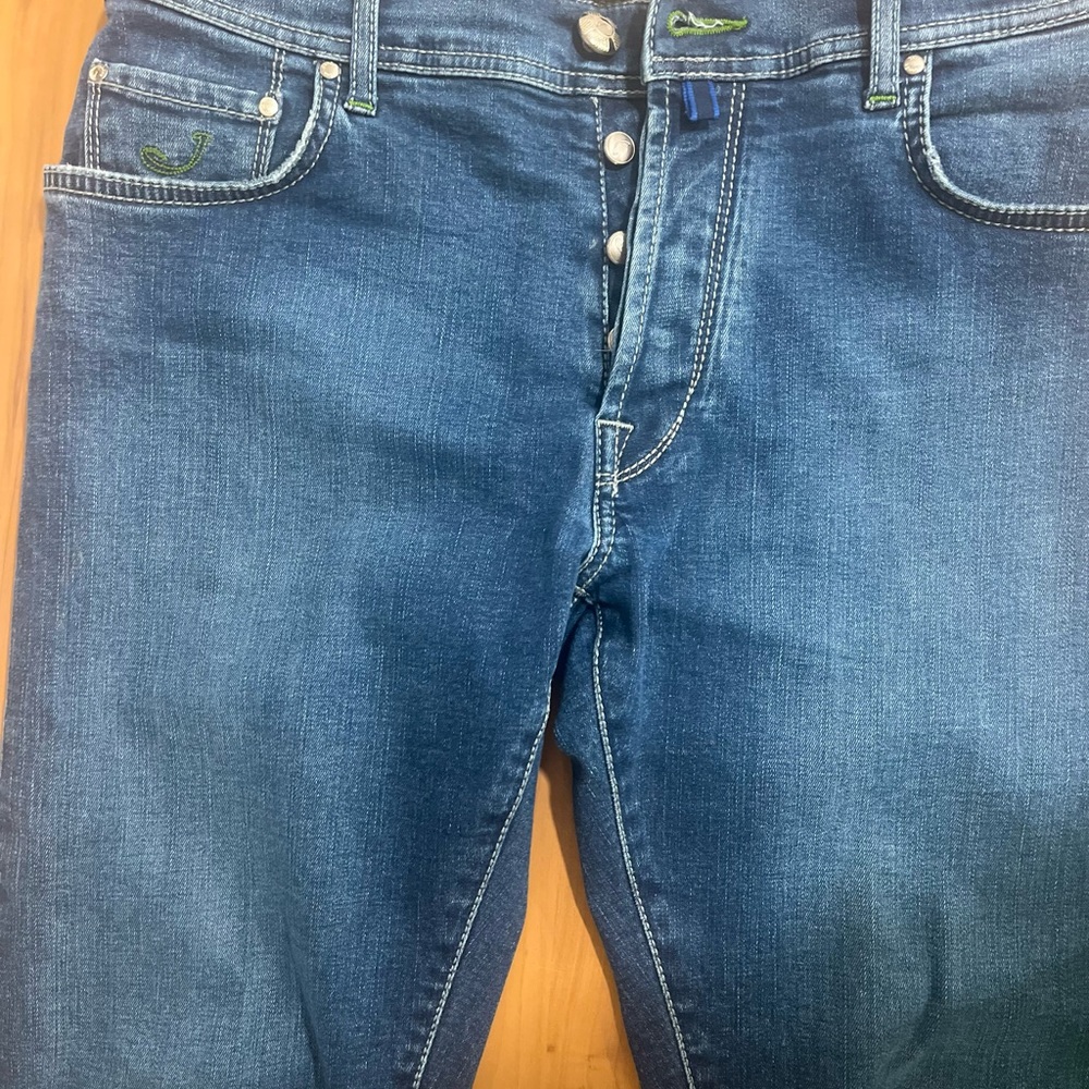 JACOB COHËN  Mid Blue 656 style Slim Fit Jeans. Fit true to size 32.